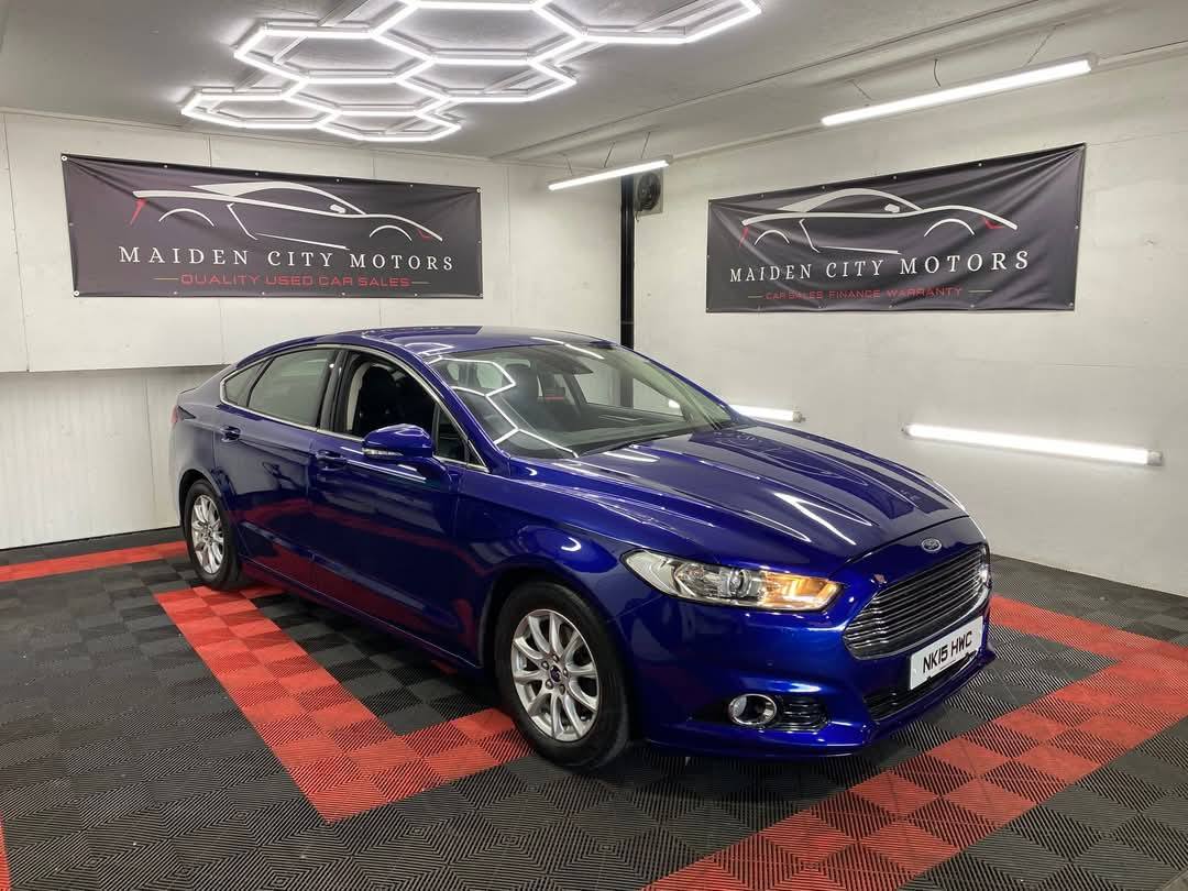 Side profile of a second hand blue Ford